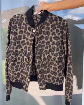 Fashionable leopard print snap pocket jacket